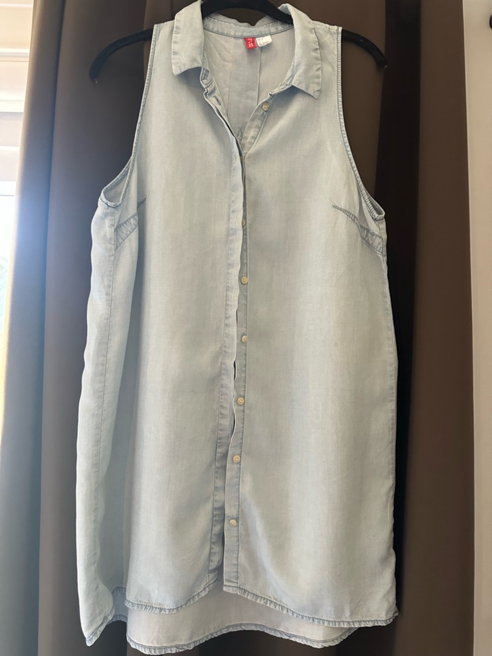 Light denim Wash Sleeveless Button-Front Chambray dress